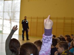 bezpieczna_szkola_policjant_03
