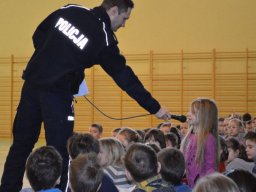 bezpieczna_szkola_policjant_05